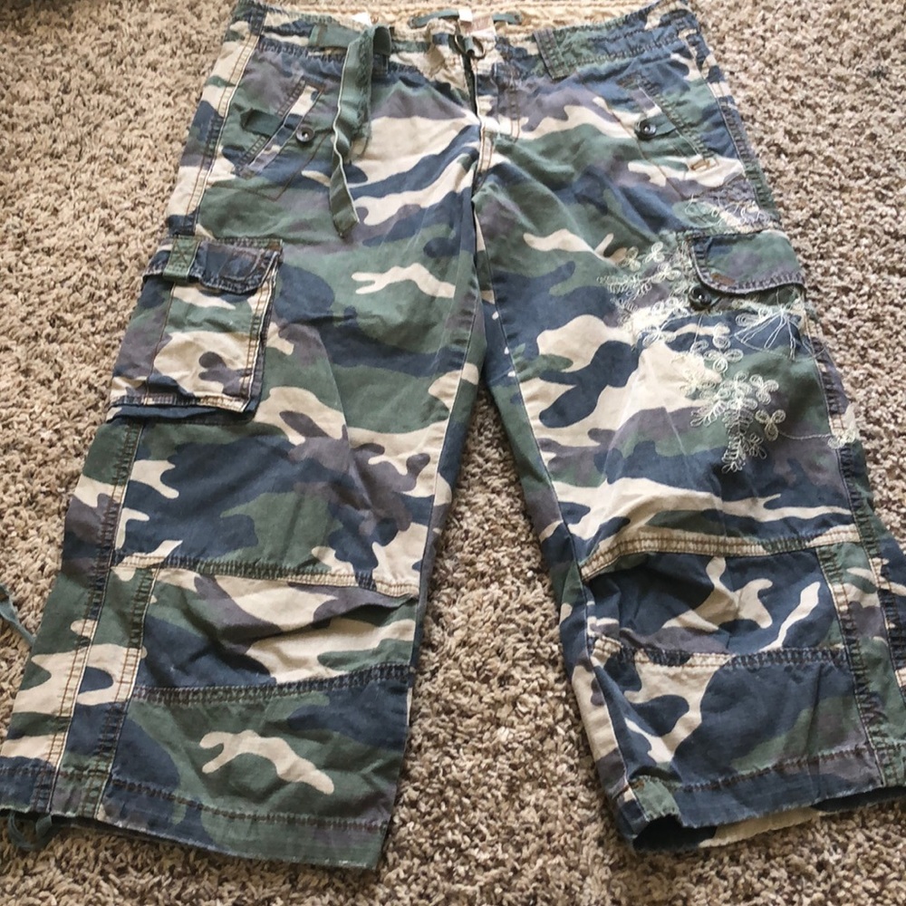 Camo capris